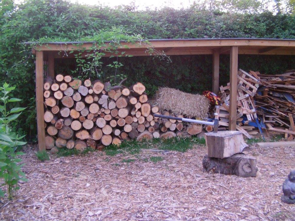 Log store in a garden