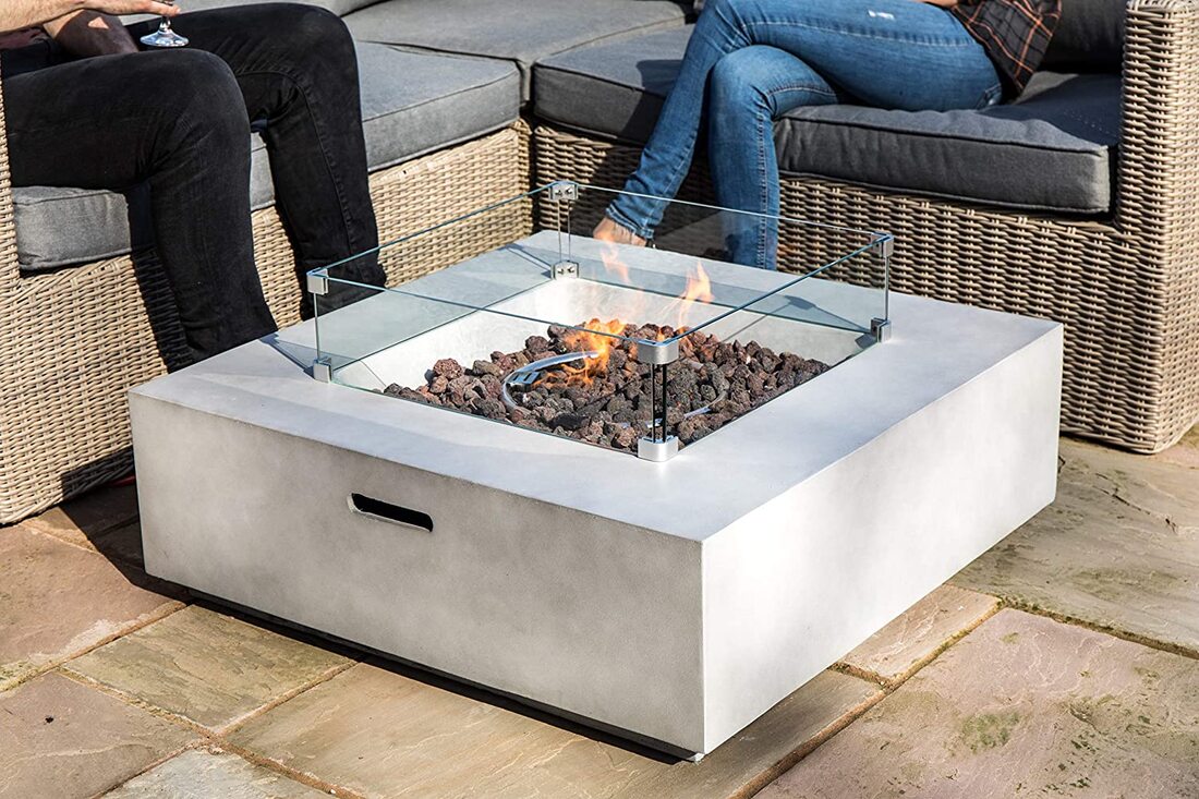 Peaktop garden table with fire pit